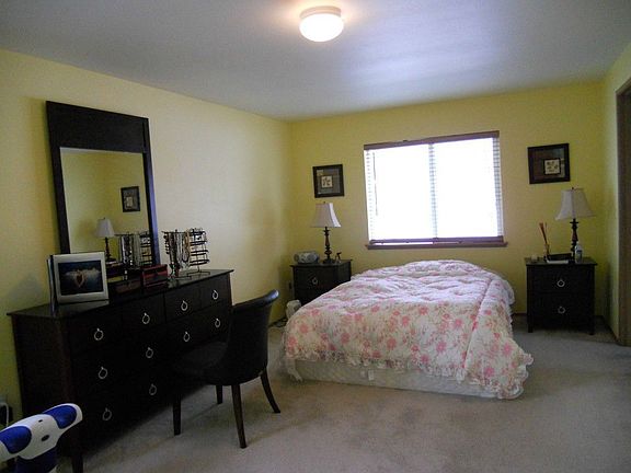 3rd image of 8819 136th St E