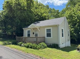 212 W Maple Ave, Mocksville, NC 27028