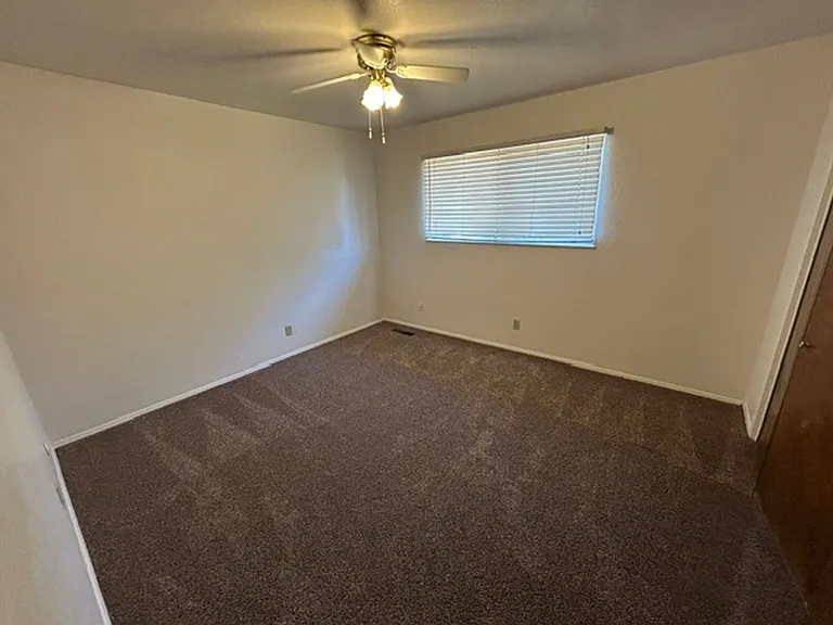2704 W Whitendale Ave — Photo 10