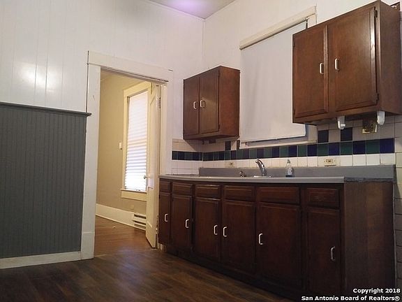 5th image of 142 Weymouth St