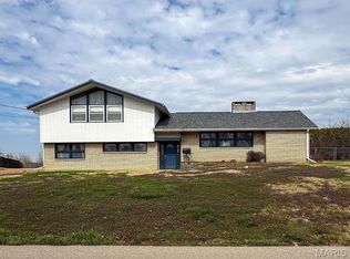 1521 Sweeney Dr, Festus, MO 63028