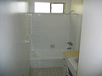 5th image of 6130 Woodman Ave APT 4