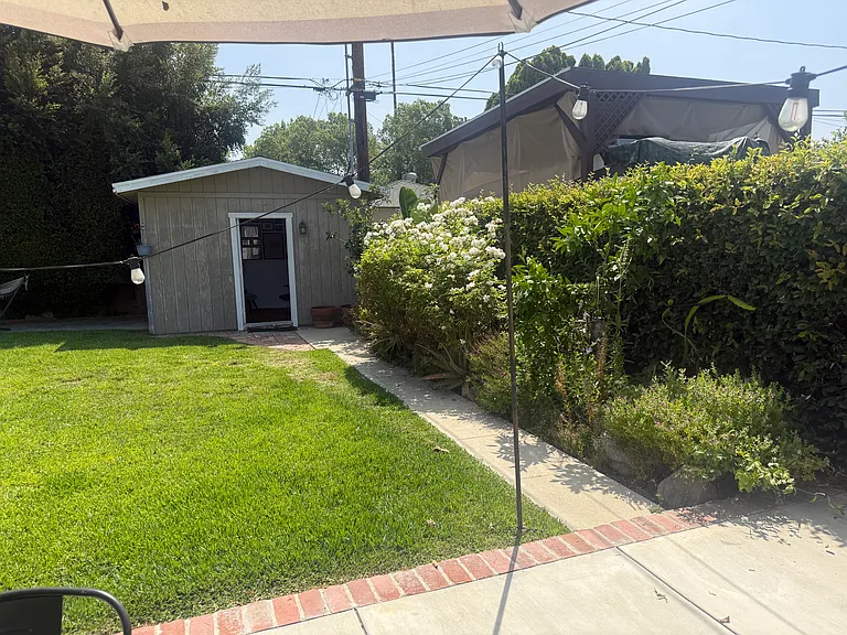 748 N Doan Dr — Photo 34