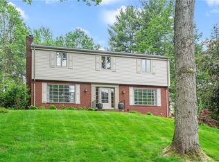 112 Woodshire Dr, Pittsburgh, PA 15215