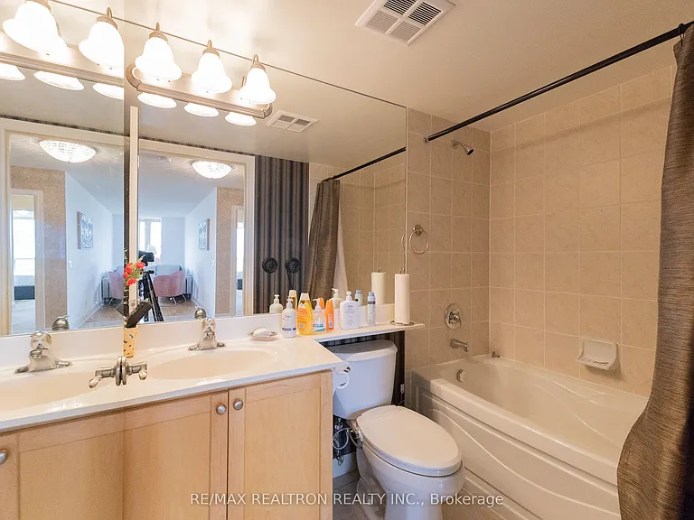 78 Harrison Garden Blvd #1409 — Photo 28