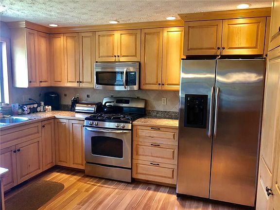 4th image of 28 Tallwood Dr