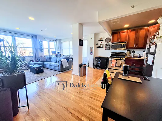 Rented by Dakis Group LLC | media 13