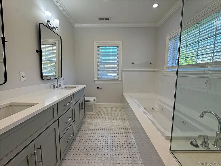 1019 Grove St — Photo 10