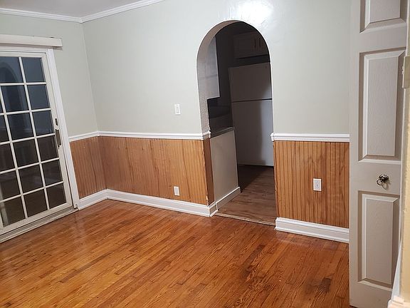 3rd image of 919 Woodward Dr