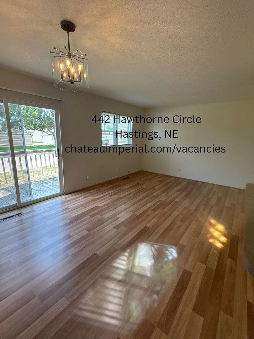 Hawthorne Circle West — Photo 4