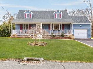 20 Nelson Ct, Blue Point, NY 11715