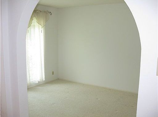 3rd image of 122 Sabine Dr