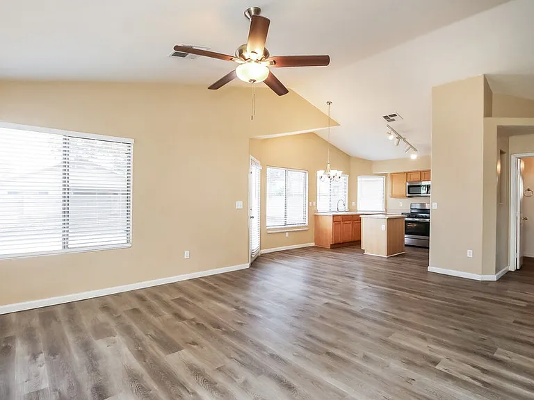 2024 E Appaloosa Rd — Photo 4