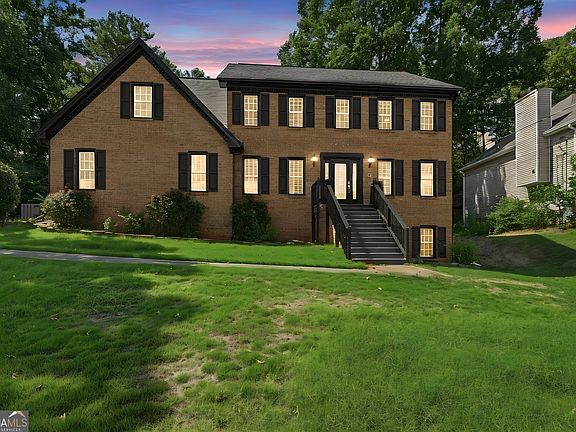 3rd image of 4040 Camaron Way