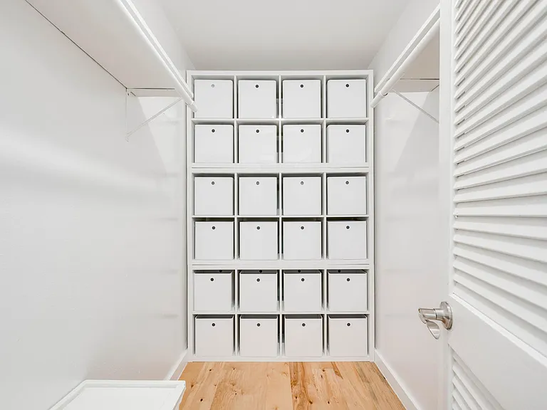 1000 W 26th St #208 — Photo 15