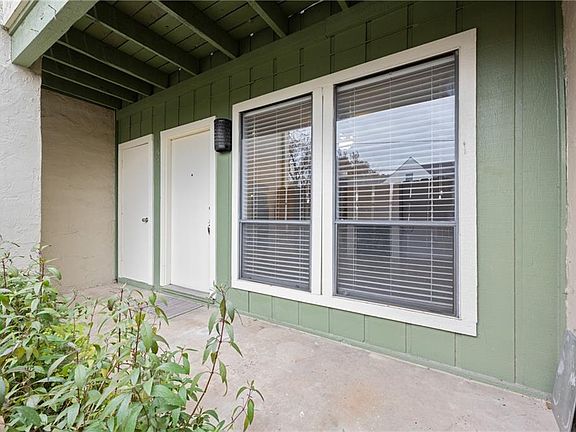 4th image of 1509 W 39th 1/2 St #102