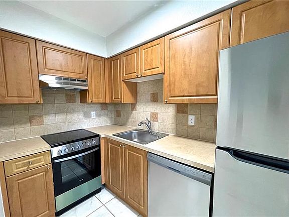 2nd image of 2607 NE 8th Ave APT 26