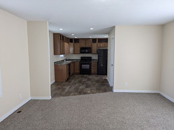 4th image of 95 Hoover Ct #95