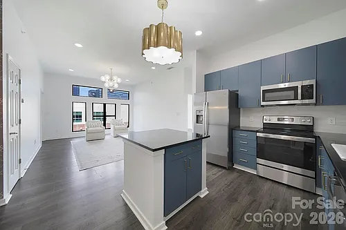 2125 Southend Dr Photo 1