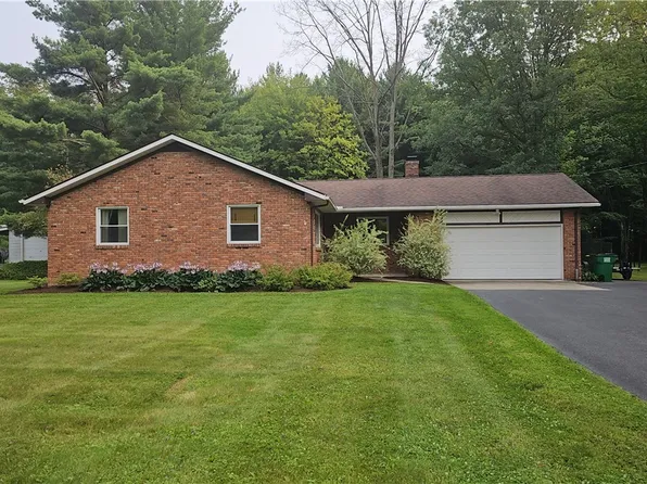 15853 Kenwood Dr, Middlefield, OH 44062