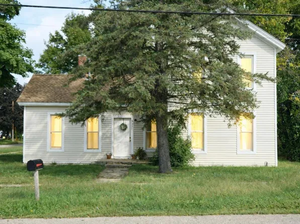 501 E Paw St, Paw Paw, MI 49079