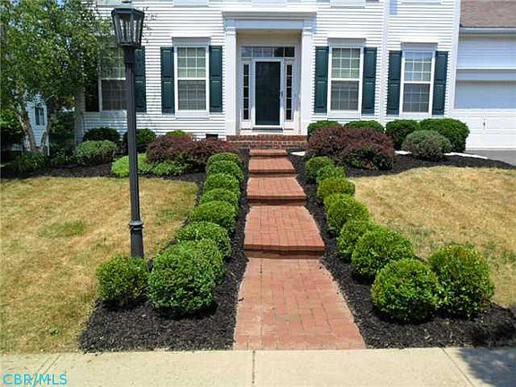2nd image of 4930 Brooksview Cir