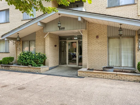 5251 Galitz St APT 116, Skokie, IL 60077