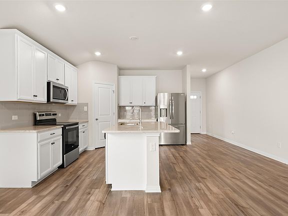 4th image of 105 Saviano Rd