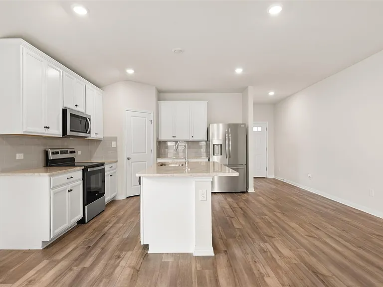 105 Saviano Rd — Photo 3