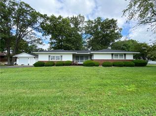 102 Ridge Ln, Marshall, IL 62441