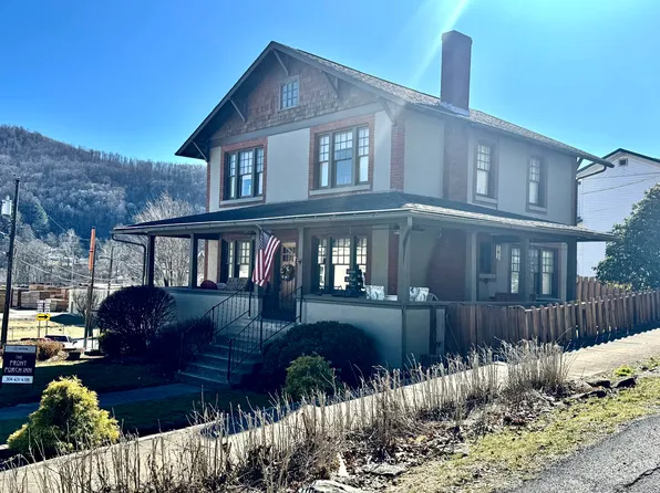 3 Park Pl, Richwood, WV 26261
