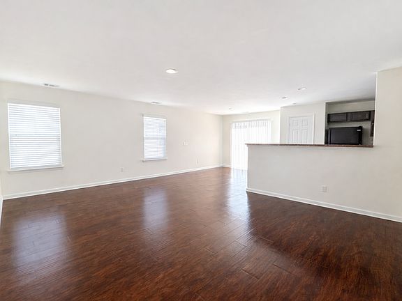 3rd image of 10 Millie Ln