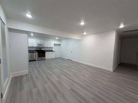 3rd image of 408 Commanche Rd