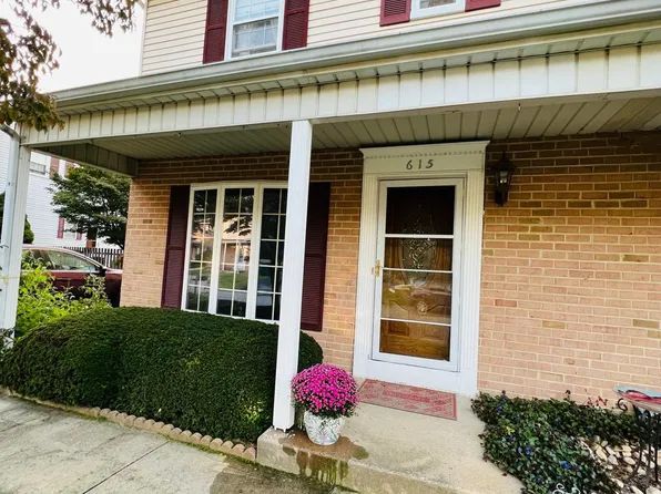 615 E Wiltshire Dr, Wallingford, PA 19086