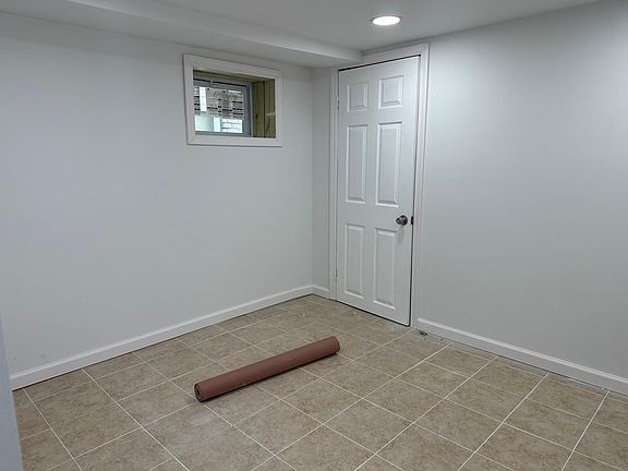2nd image of 9022 Vanderveer St