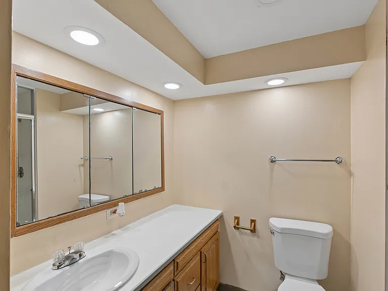2211 S Stewart Ave #1A — Photo 20