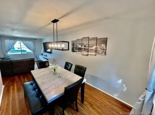 38 Flower Dr, Hamden, CT 06518