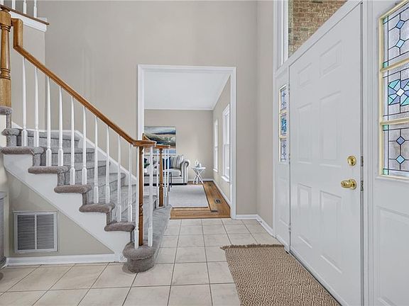 2nd image of 928 Sydenham Blvd