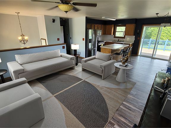 5th image of 715 Cherry Tree Ln