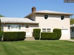 956 Adrian Cir, Girard, OH 44420