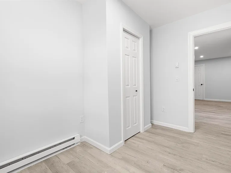 146 Hobart St #B — Photo 13
