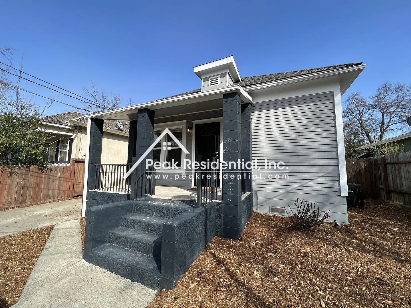 Charming 2bd/1ba House with Garage near UCD Med Center! — Photo 2