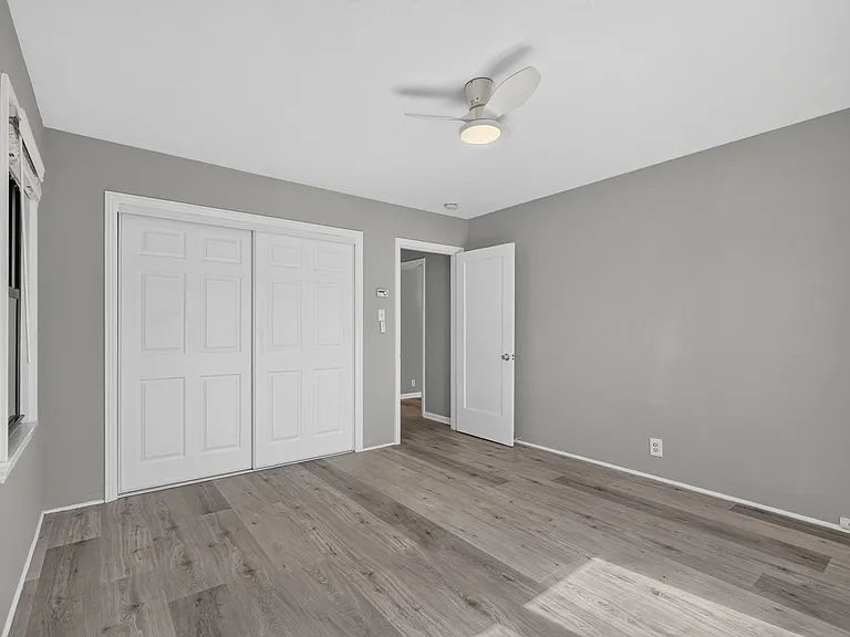 530 Irving Ave — Photo 27