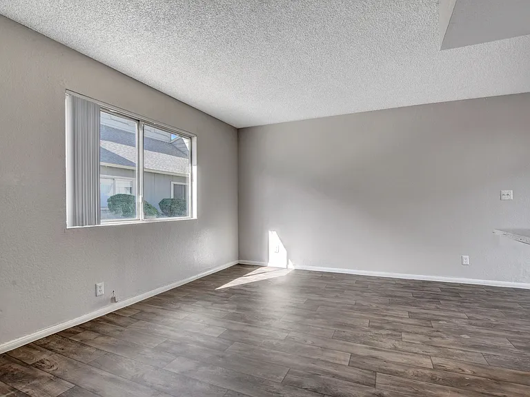 Green Tree Apartments — Photo 10