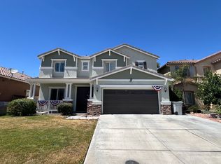 13236 Lone Pine Ct, Oak Hills, CA 92344