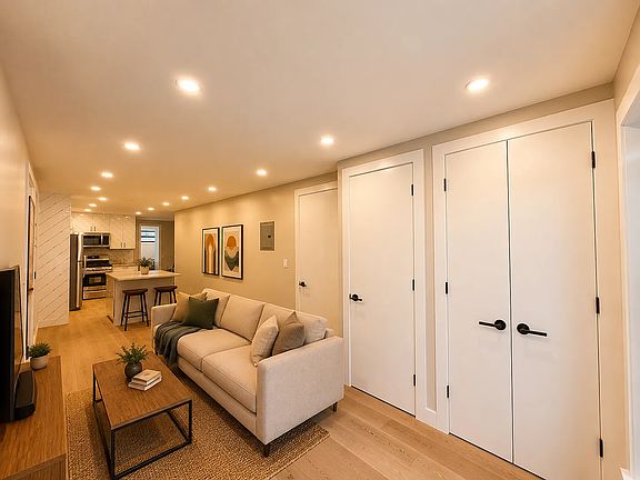 4th image of 5 Alice Ct #Grdn1
