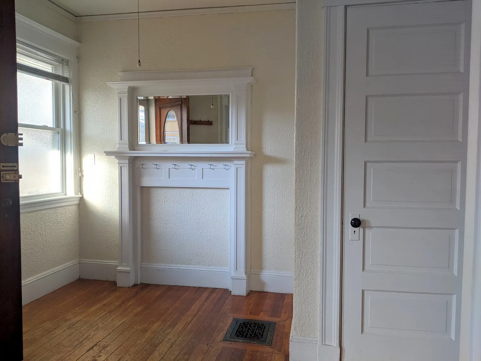 2 bed, 1000 sqft, $3,300 — Photo 4