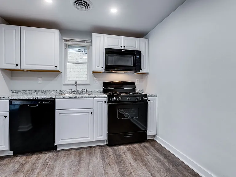908 Penn St #FRONT — Photo 14