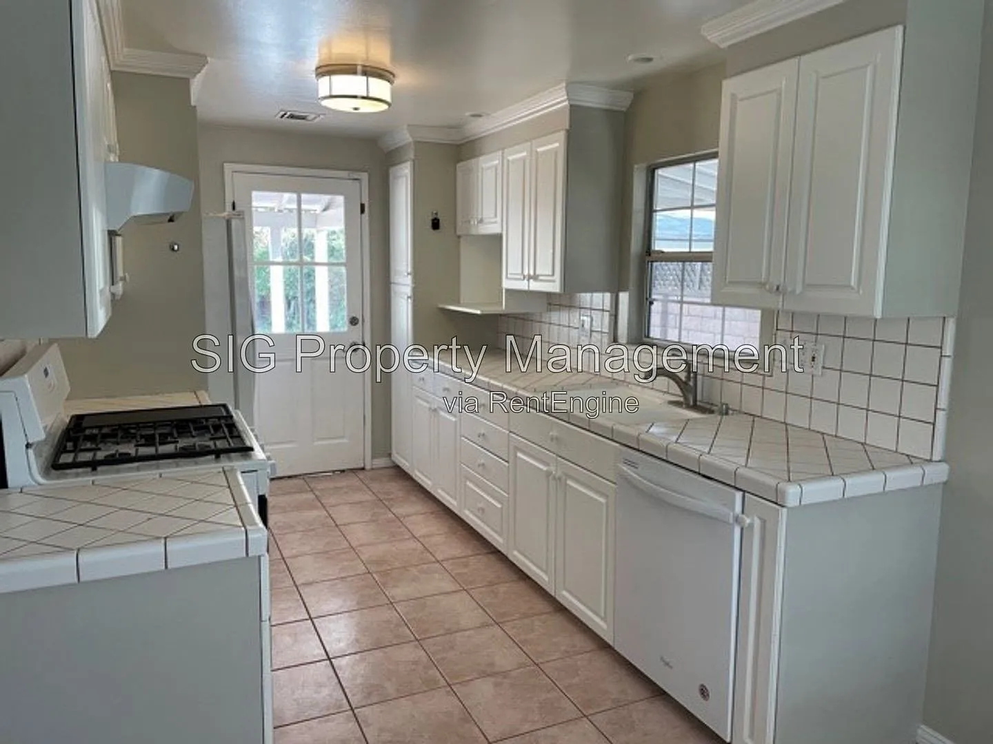 3 bed, 2.0 bath, 1262 sqft, $4,200 — Photo 4