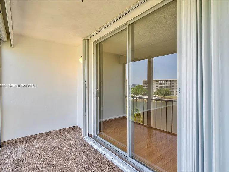 2851 Leonard Dr #J402 — Photo 16